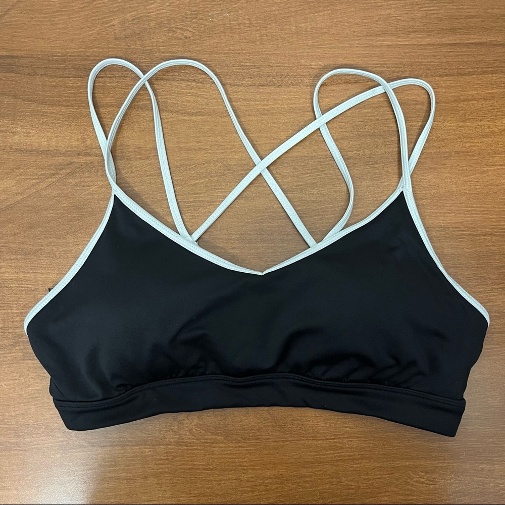 🌴Old Navy Active Black with White Sports Bra (Light Support) Size Large